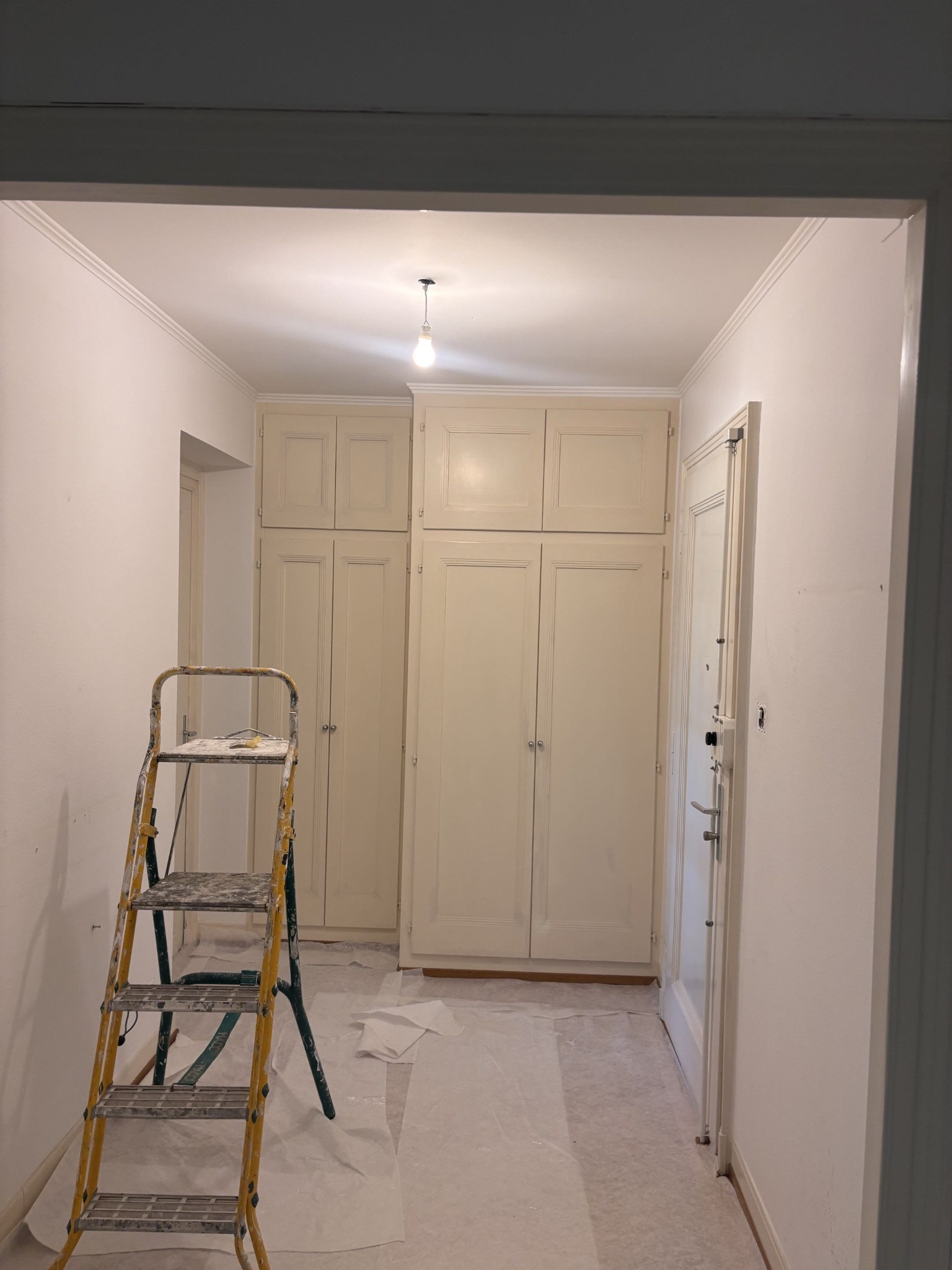 Couloir en travaux – Louvet Peinture