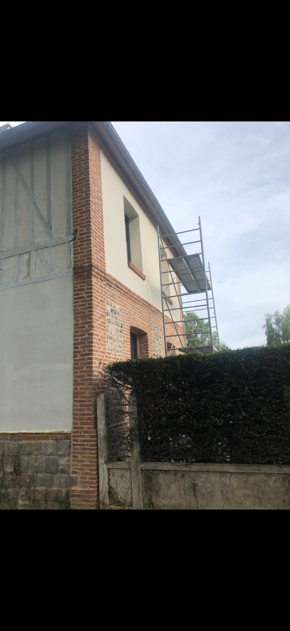 Façade pendant rénovation – Louvet Peinture