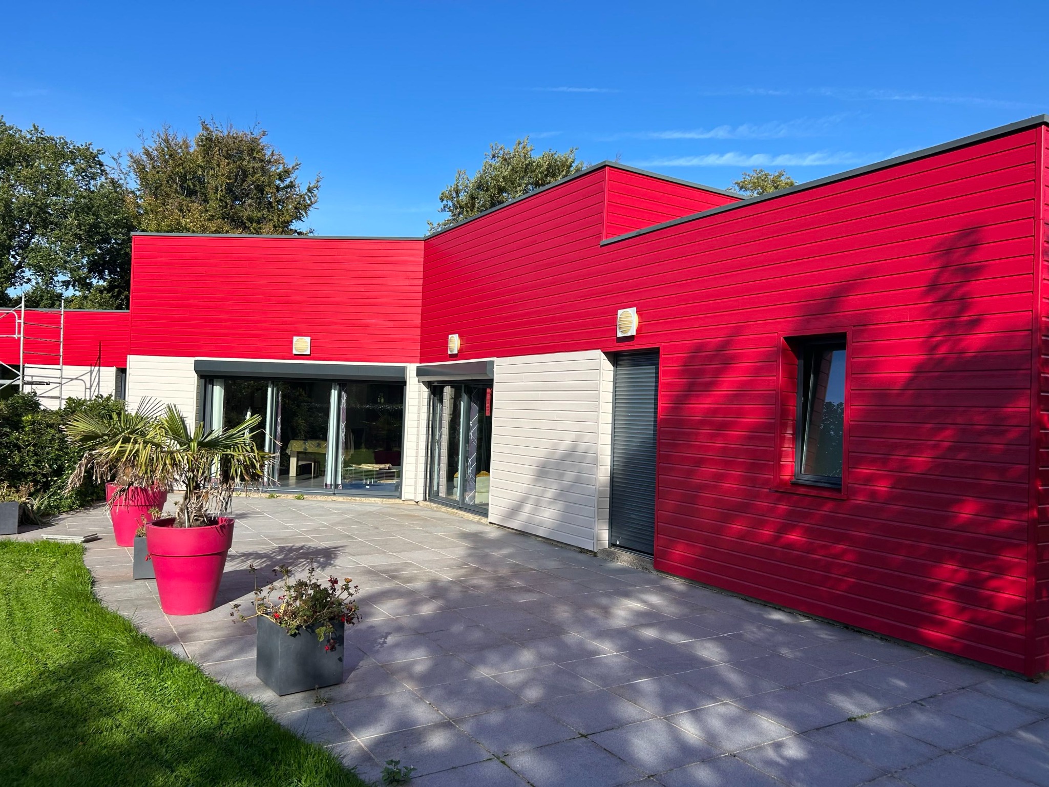 Bardage extérieur rénové – Louvet Peinture