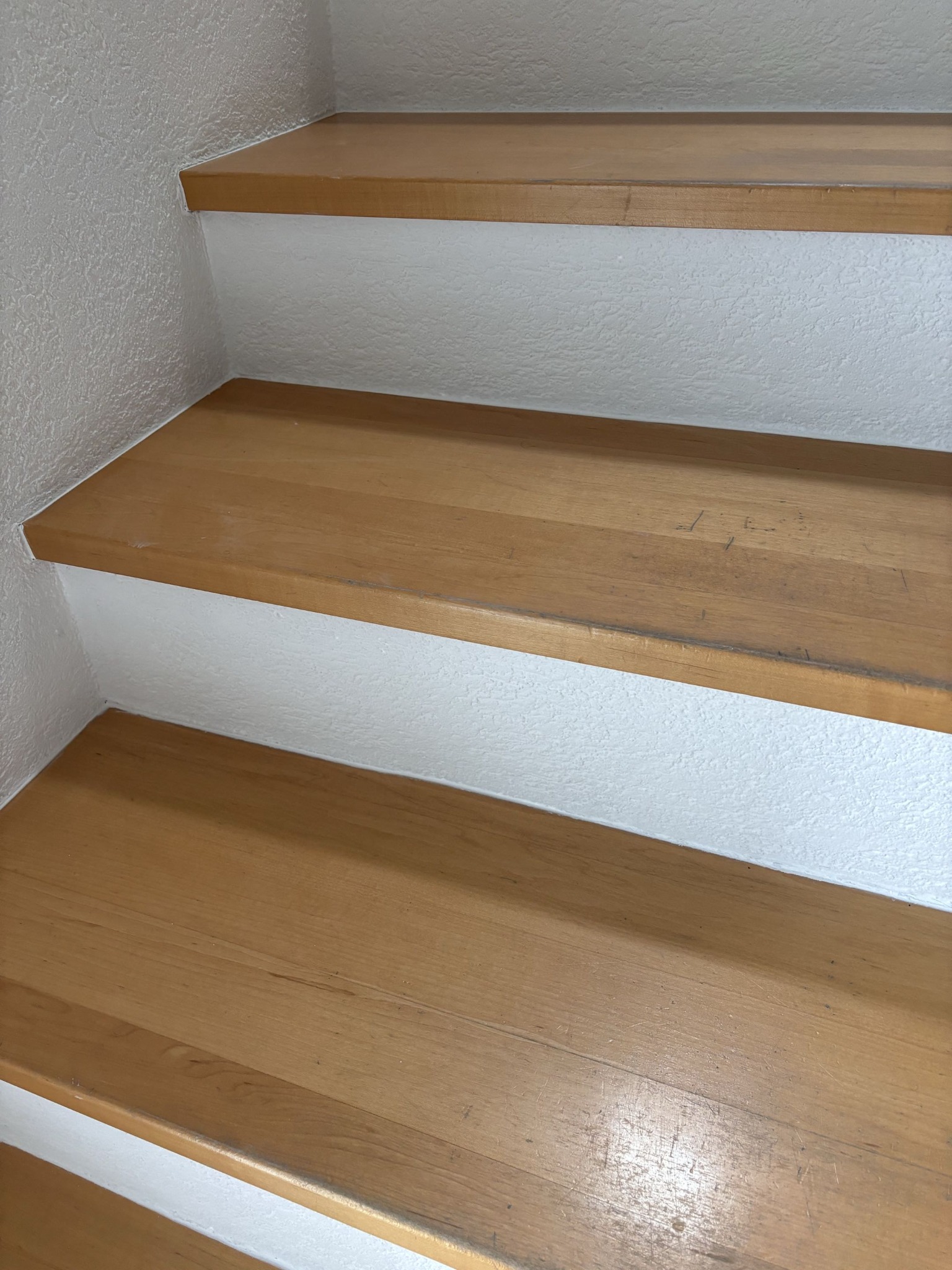Rénovation escalier – Louvet Peinture